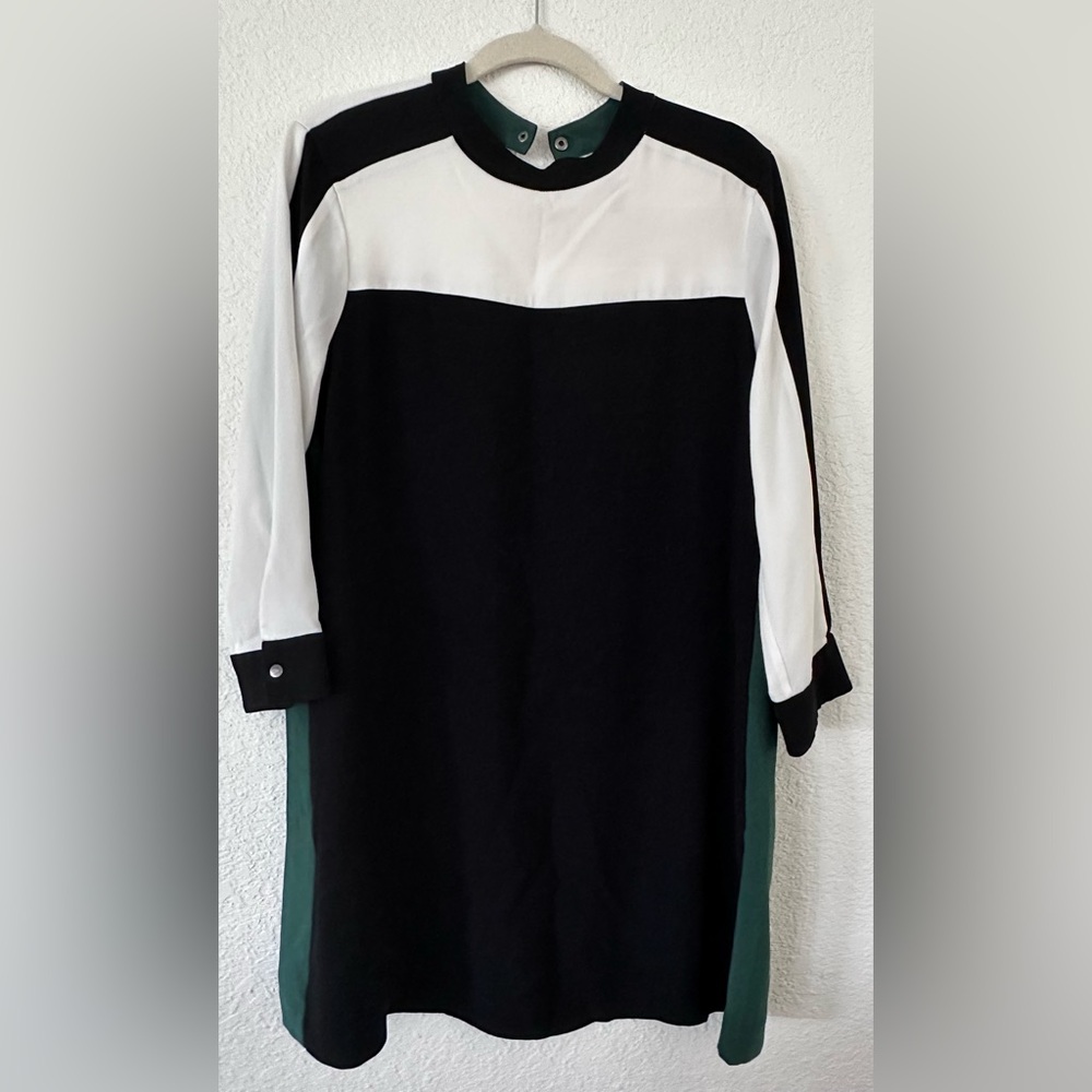BCBG Women’s lightweight chic dress with pockets black/white/green size M